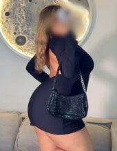 Latina hermosa de curvas grandes