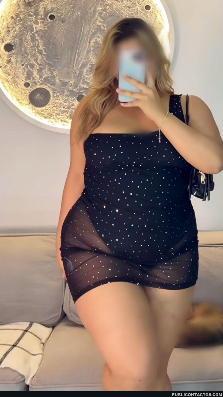 Latina hermosa de curvas grandes
