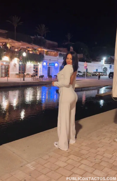 Muy la preciosa KAROL de paso por la isla. 🚨🚨🚨