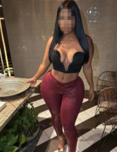 MIA, HERMOSA Y FEMENINA