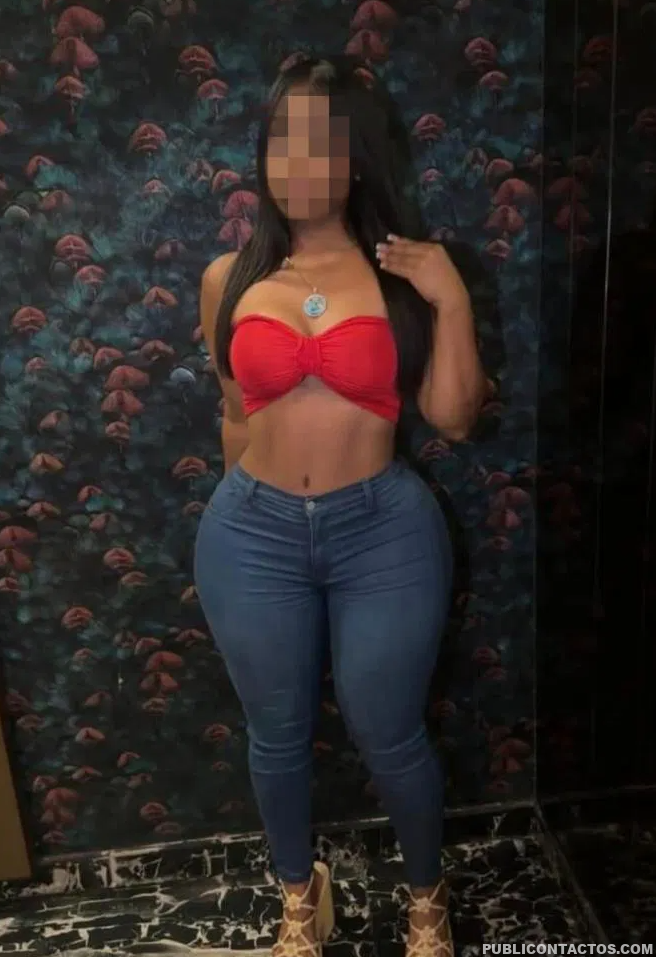 MIA, HERMOSA Y FEMENINA