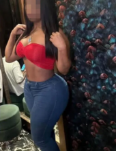 MIA, HERMOSA Y FEMENINA